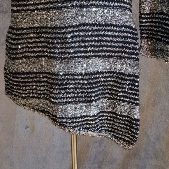 Sweater - Picture 3 of 4